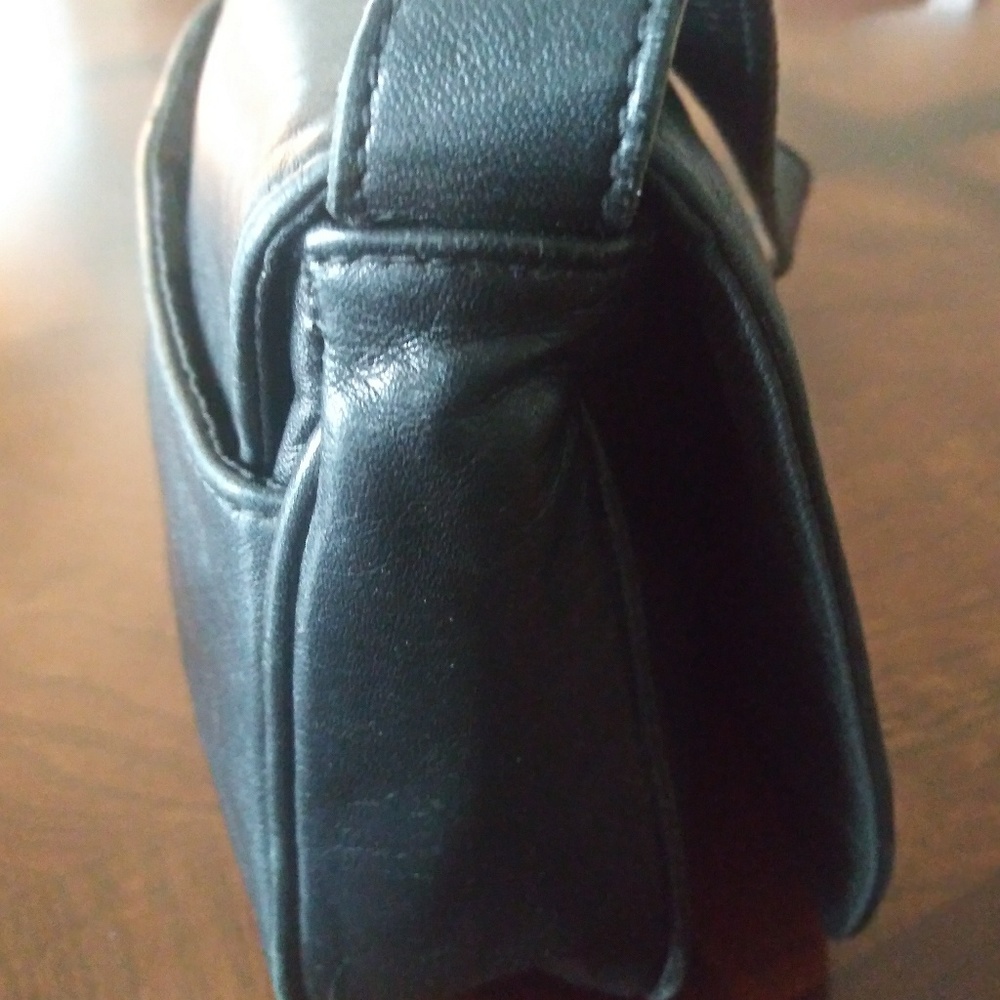 Classic Lauren Navy Leather Handbag EUC - Picture 6 of 7